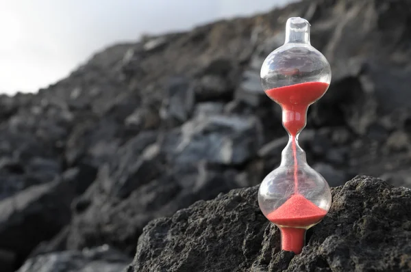 Terk edilmiş bir kum saati — Stok fotoğraf