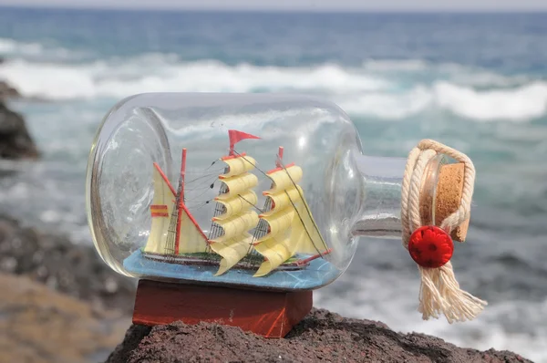 Nave de vela en la botella — Foto de Stock