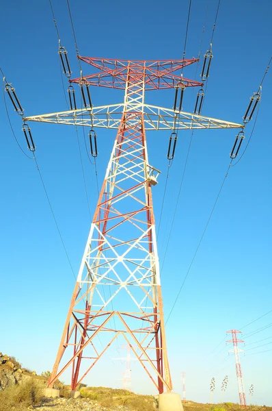 Elektrisk kraftlinje-pylon – stockfoto