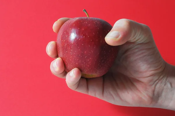 Apple op de hand — Stockfoto