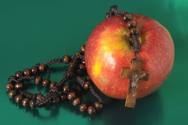 Bibel Evas Sünde roter Apfel — Stockfoto