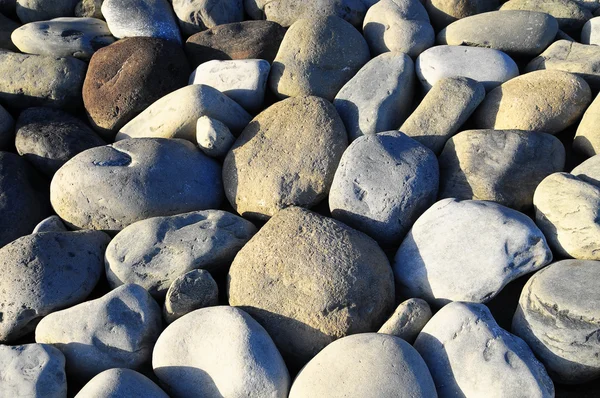 丸い岩の水によって平滑化 — ストック写真