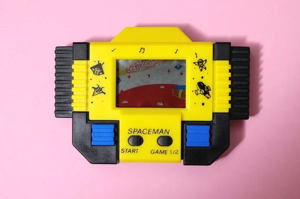黄色复古电子游戏 — 图库照片