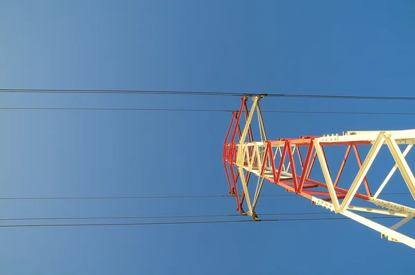 Linha de energia elétrica pilão — Fotografia de Stock