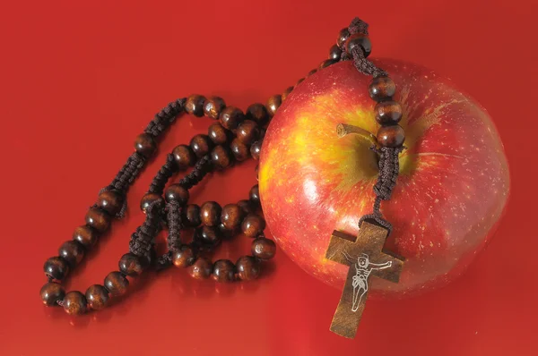 Bibel Evas Sünde roter Apfel — Stockfoto