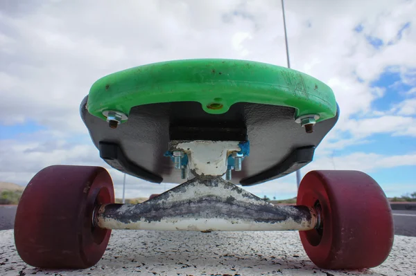 Vintage stijl longboard zwarte skateboard — Stockfoto