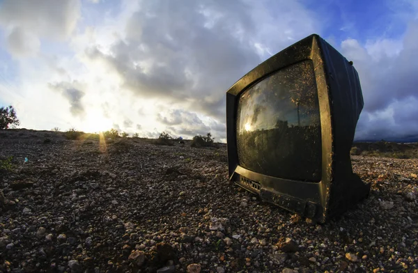 Abandonada Televisão Quebrada — Fotografia de Stock