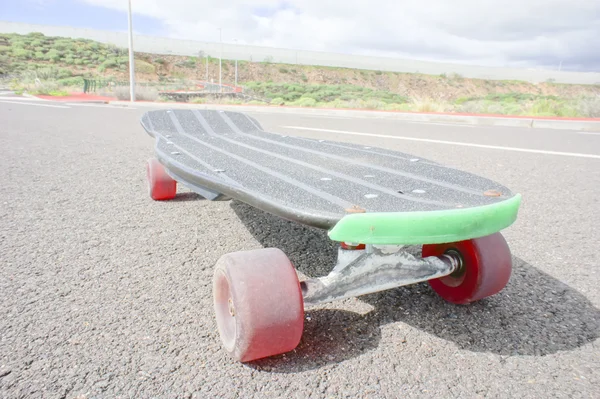 Vintage stijl longboard zwarte skateboard — Stockfoto