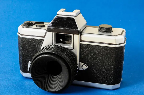 Macchina fotografica classica della foto del giocattolo di plastica di 35mm — Foto Stock