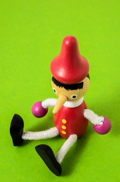 Pinocchio-Spielzeugstatue — Stockfoto