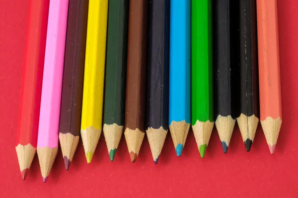 Новые цветные карандаши текстурированные — стоковое фото