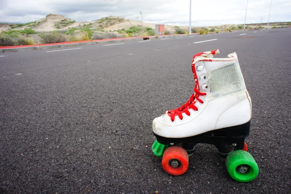 Bota de skate blanca vintage vieja — Foto de Stock