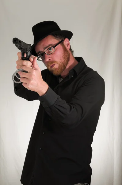 ピストル銃を保持している男 — ストック写真