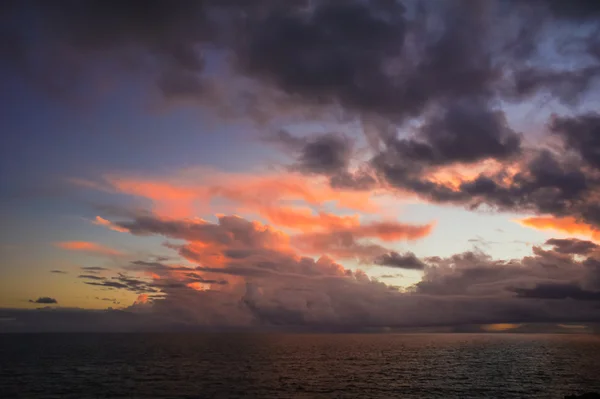 Colred bulutlarcolred wolken — Stok fotoğraf