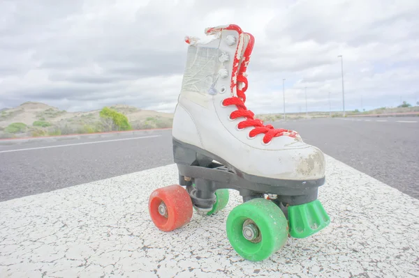 Bota de skate blanca vintage vieja — Foto de Stock