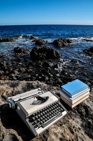 Máquina de escribir de viaje Vintage en blanco y negro — Foto de Stock