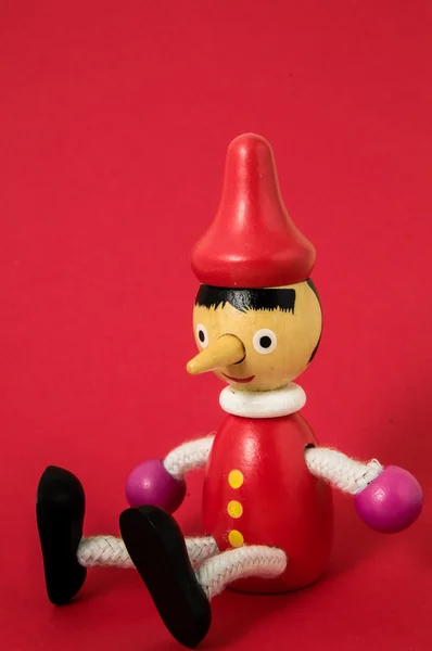 Pinocchio-Spielzeugstatue — Stockfoto