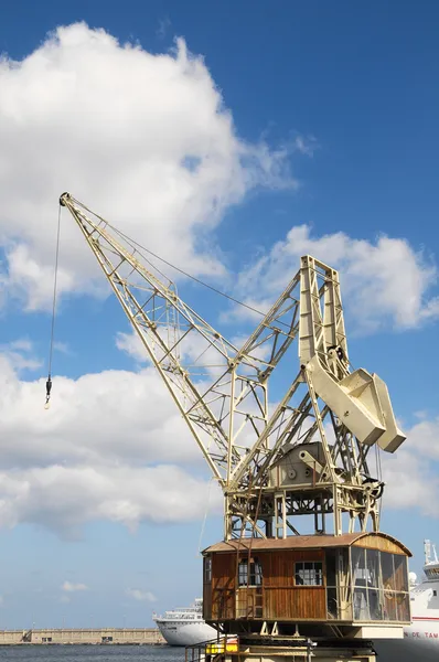 Vintage Wooden Port Crane — Stock Photo, Image