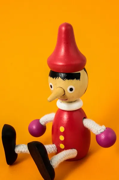 Pinocchio-Spielzeugstatue — Stockfoto