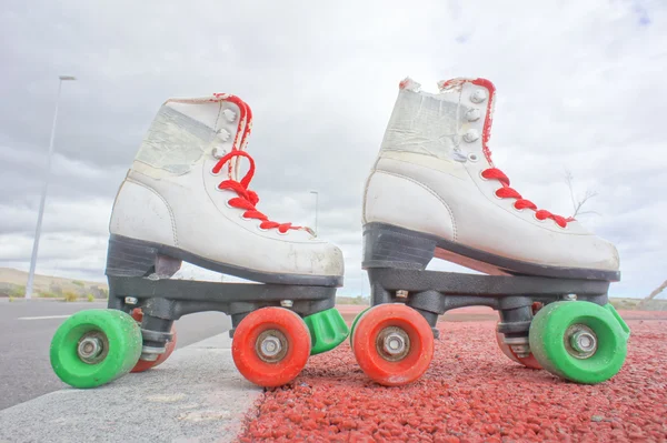 Bota de skate blanca vintage vieja —  Fotos de Stock