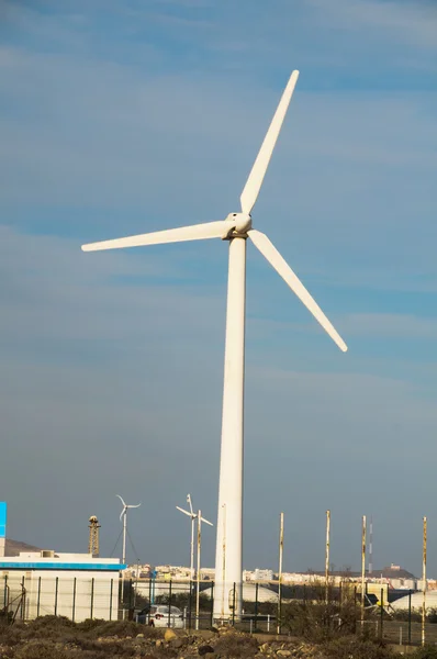 Generador de energía Turbina eólica —  Fotos de Stock