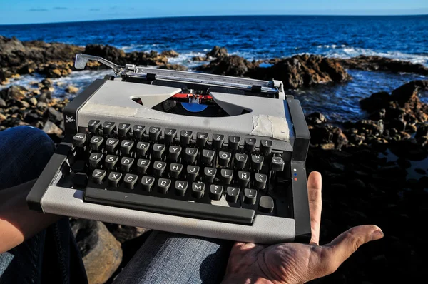 Vintage preto e branco viagem máquina de escrever — Fotografia de Stock