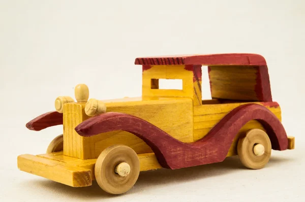 Jouet en bois Voiture rouge et jaune — Photo