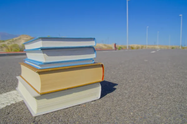 No conceito de literatura de estrada — Fotografia de Stock