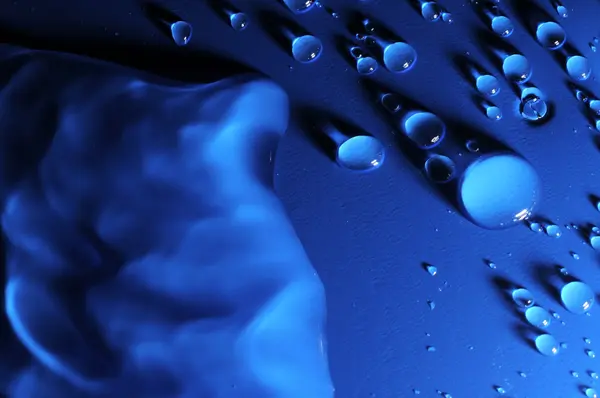Blå vattendroppar — Stockfoto