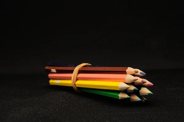 Lápices de colores en una fila — Foto de Stock