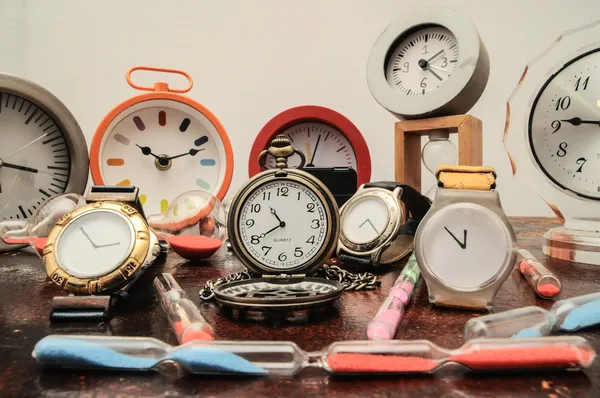 많은 다른 시계 — 스톡 사진