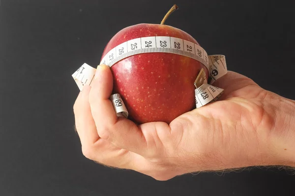 Dieta Manzana y medidor en la mano — Foto de Stock