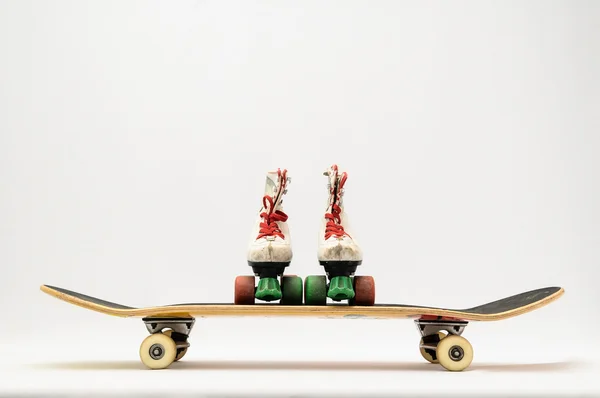 Altes gebrauchtes Holzskateboard — Stockfoto