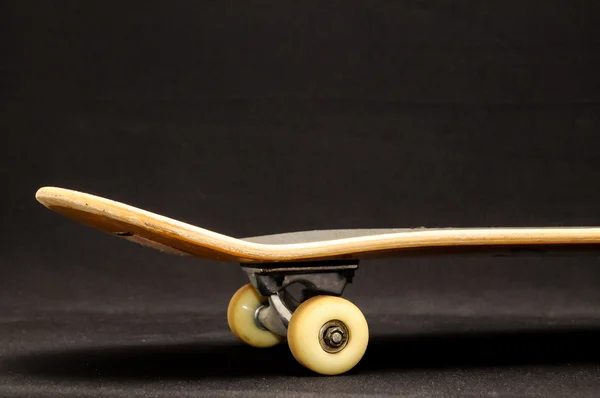 Oude gebruikte houten skateboard — Stockfoto