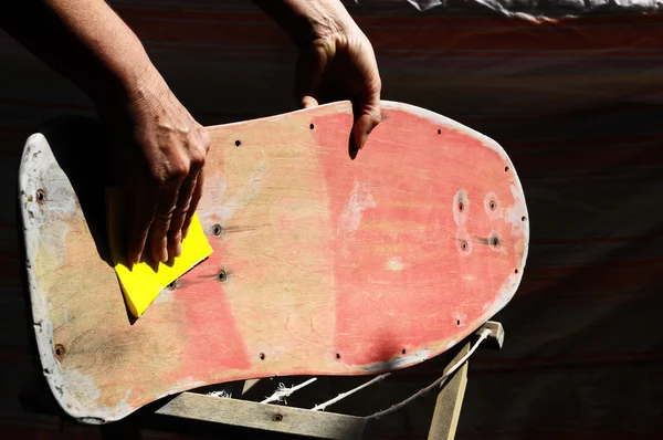 Ripristinare un vecchio skateboard — Foto Stock