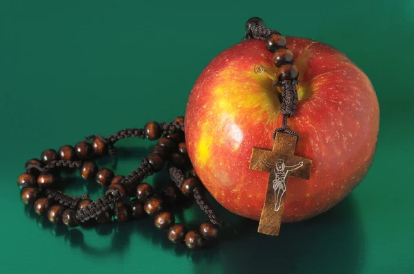 Bibel Evas Sünde roter Apfel — Stockfoto