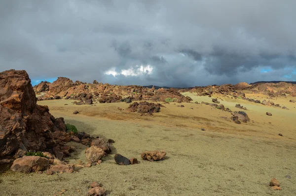 Giornata nuvolosa nel Parco Nazionale del Teide — Foto Stock