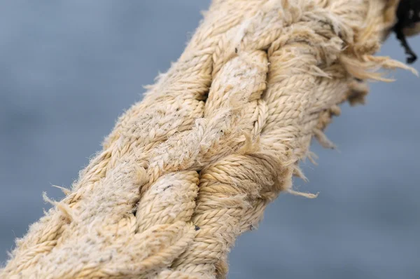 Una cuerda naval en un muelle —  Fotos de Stock