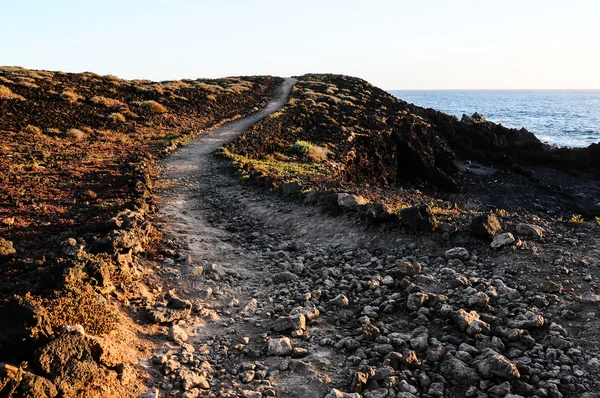 Chemin dans le désert volcanique — Photo