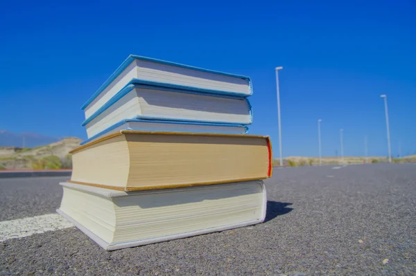 No conceito de literatura de estrada — Fotografia de Stock