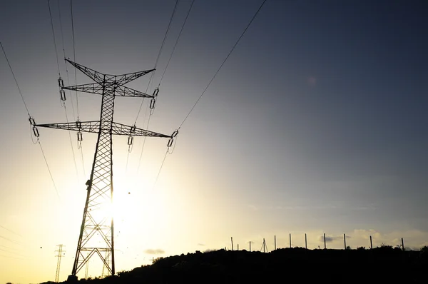 Linha de energia elétrica pilão — Fotografia de Stock