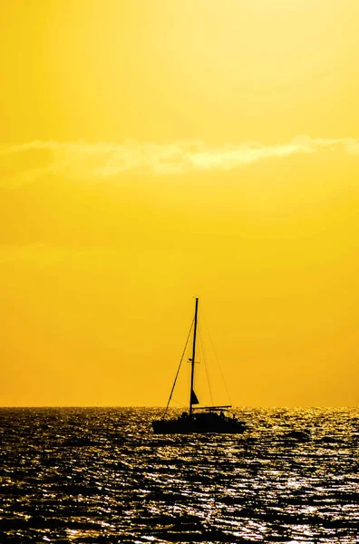 Bakgrundsbelysning Bild Silhouette Boat Havet — Stockfoto