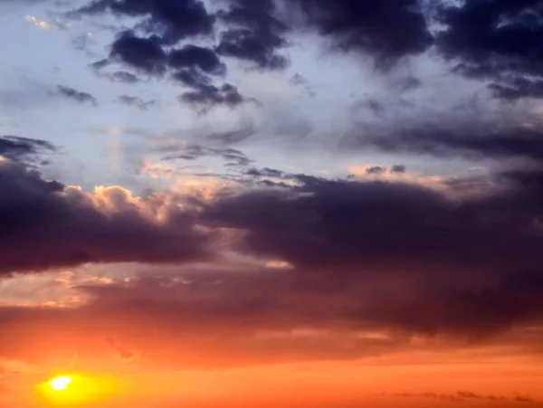 Paysage Nuageux Nuages Colorés Coucher Soleil Près Océan — Photo