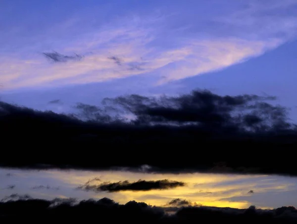 Cloudscape Nubes Colores Atardecer Cerca Del Océano — Foto de Stock