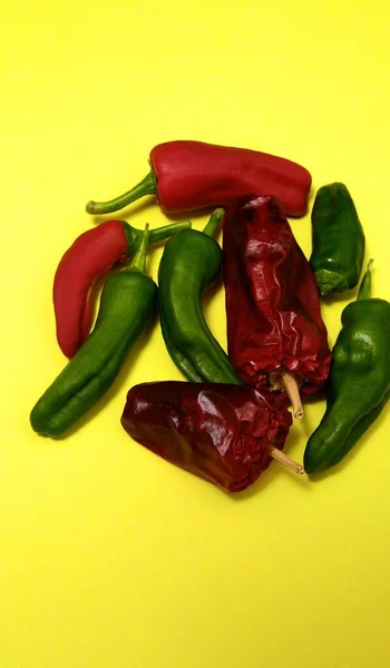 Některé Velmi Horké Chilli Papričky Připravené Vaření — Stock fotografie