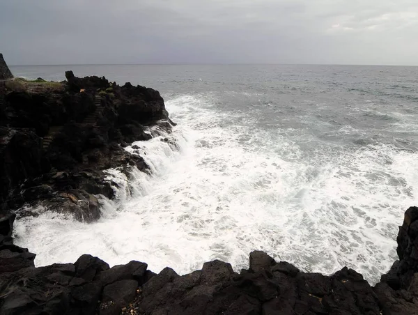 Starke Wellen Krachen Auf Vulkanküste Auf Teneriffa — Stockfoto