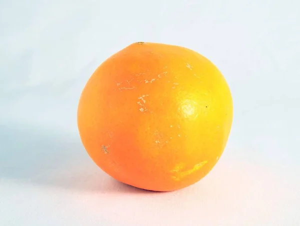 Orange Sain Très Mûr Sur Fond Blanc — Photo