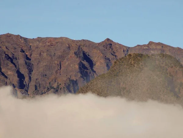 Acima Das Nuvens Brancas Vale Uma Ilha Vulcânica — Fotografia de Stock