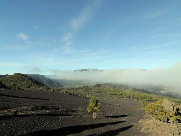 Dessus Des Nuages Blancs Sur Une Vallée Sur Une Île — Photo