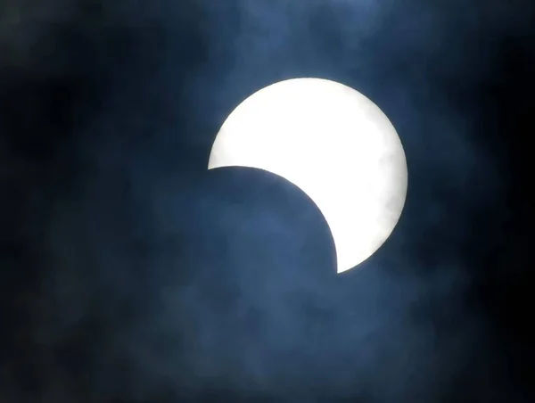 Éclipse Solaire Partielle Jour Nuageux 2013 — Photo